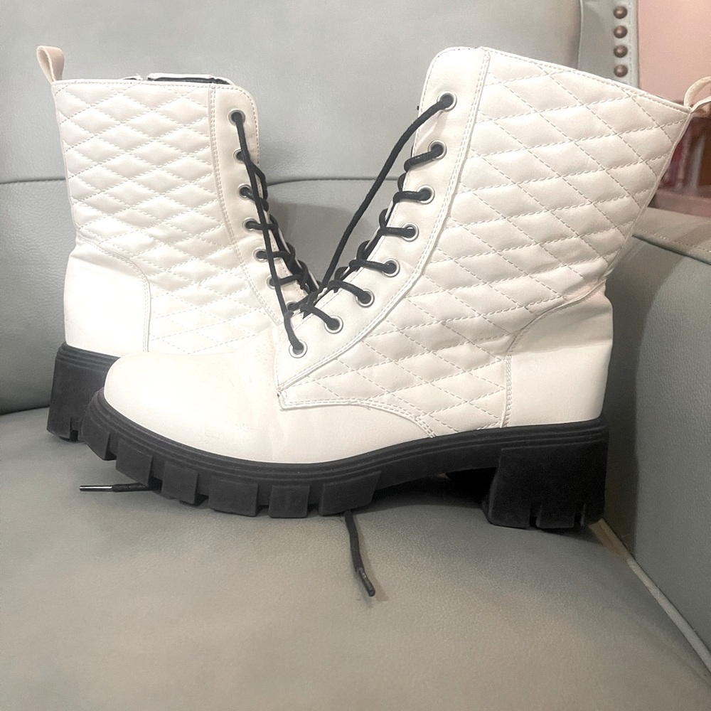 White combat boots women’s